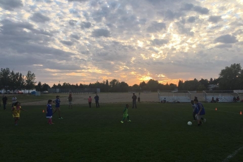 kids playing soccerr